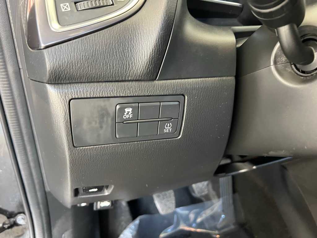 Thumbnail: 2017 Mazda Mazda3 - 18