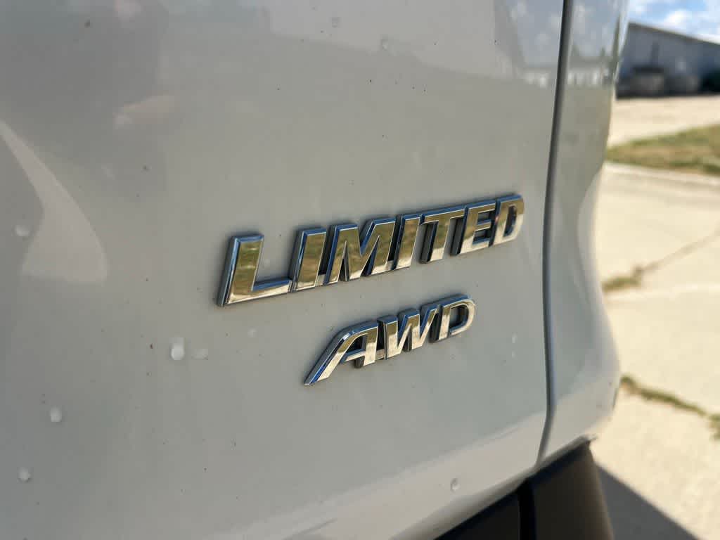 Thumbnail: 2020 Toyota RAV4 - 17