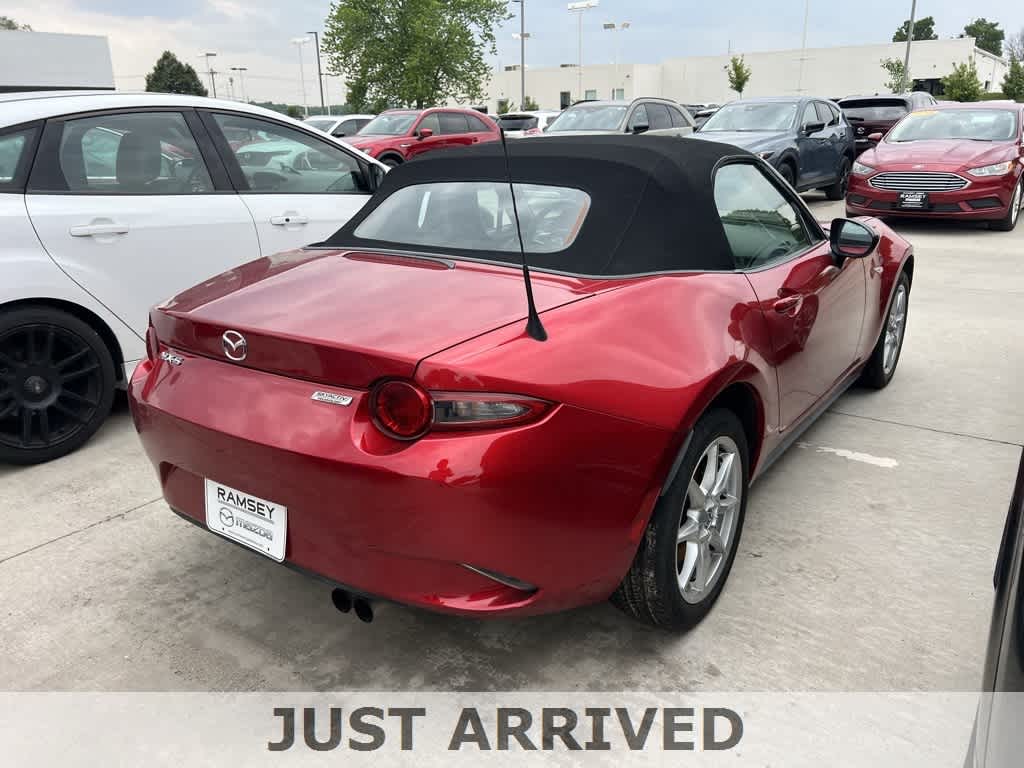 2017 Mazda MX-5 Miata Sport 3