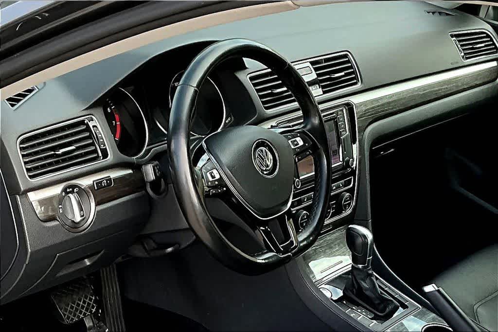 Thumbnail: 2018 Volkswagen Passat - 13