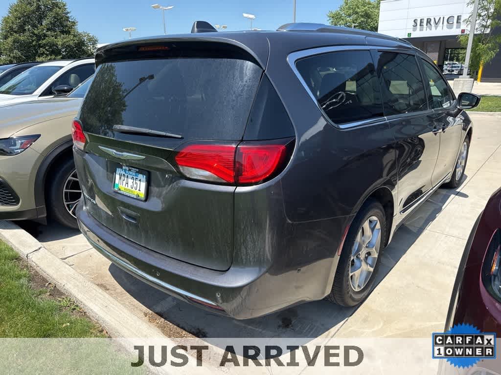 Thumbnail: 2019 Chrysler Pacifica - 3
