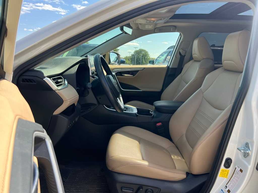 Thumbnail: 2020 Toyota RAV4 - 21