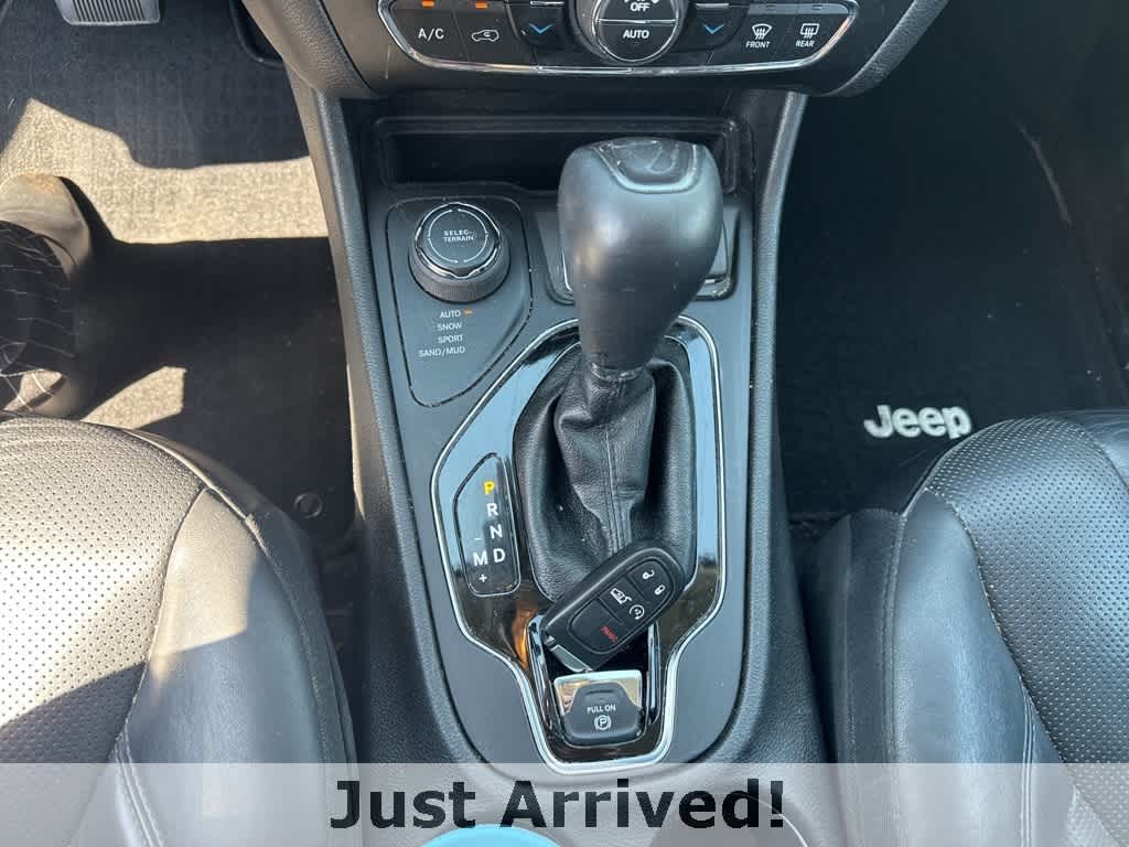 Thumbnail: 2019 Jeep Cherokee - 12