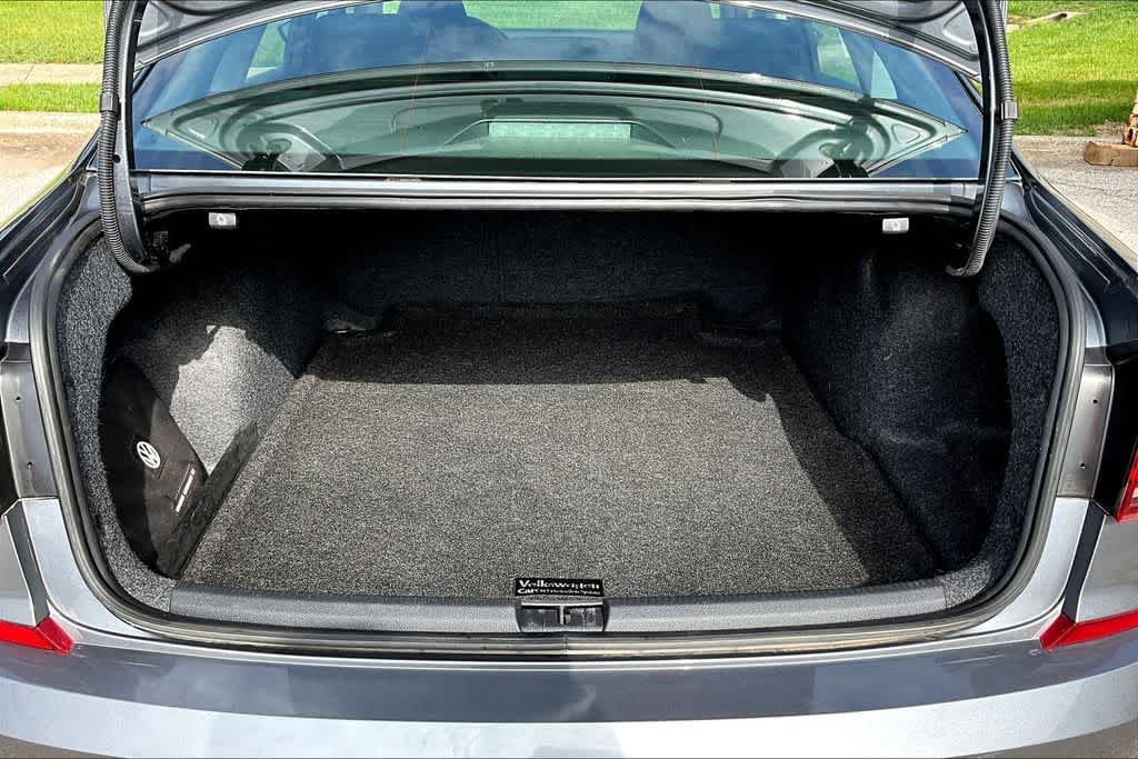Thumbnail: 2018 Volkswagen Passat - 9