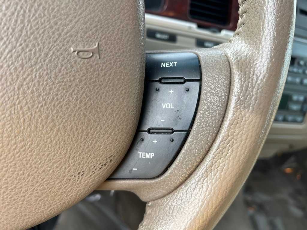 Thumbnail: 2005 Lincoln Town Car - 35