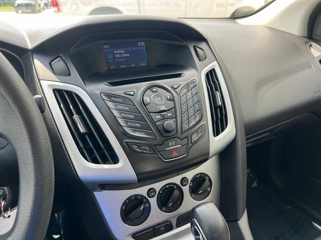 2014 Ford Focus SE 25