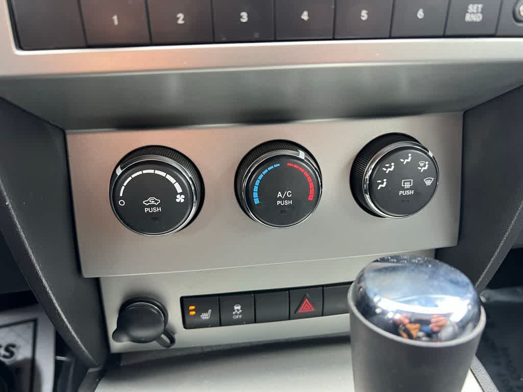 Thumbnail: 2011 Dodge Nitro - 38