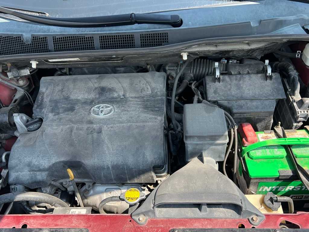 Thumbnail: 2012 Toyota Sienna - 11