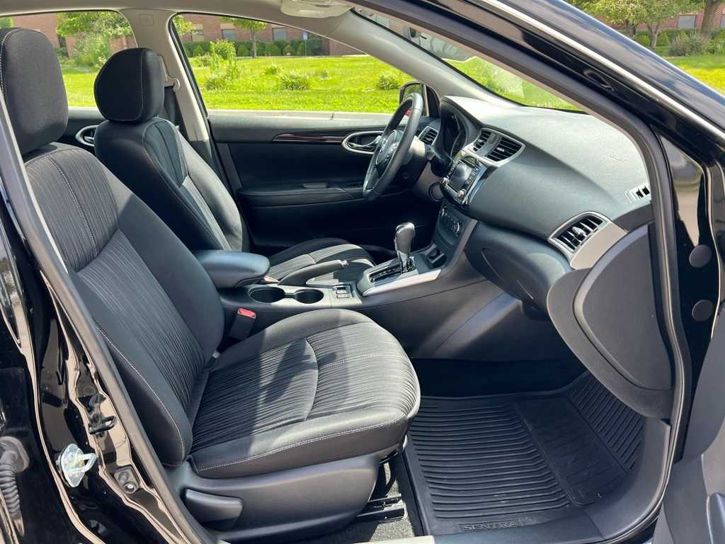 Thumbnail: 2016 Nissan Sentra - 17
