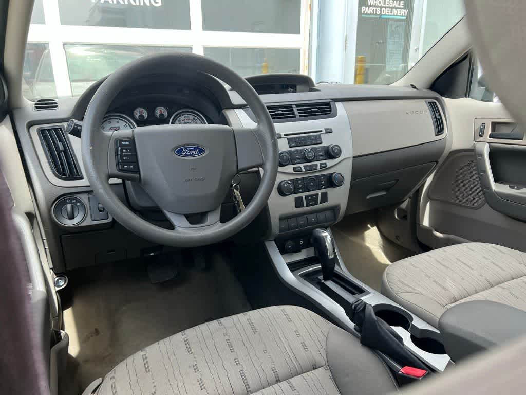 Thumbnail: 2010 Ford Focus - 27