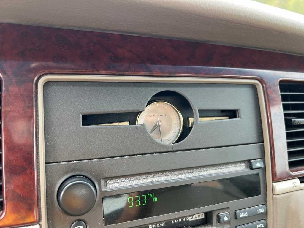 Thumbnail: 2005 Lincoln Town Car - 37