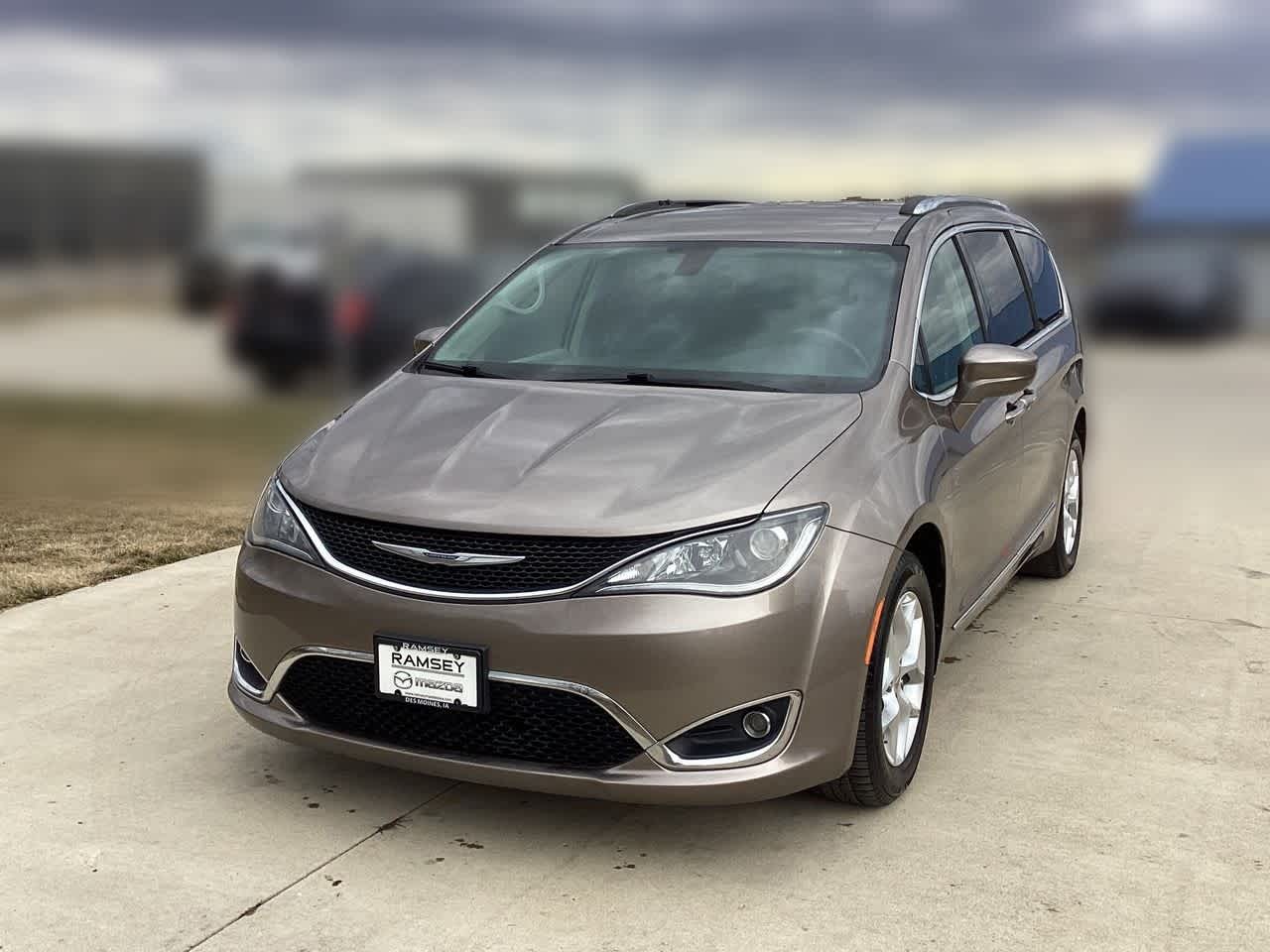 2017 Chrysler Pacifica Touring-L Plus -
                Urbandale, IA