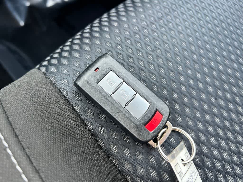 Thumbnail: 2018 Mitsubishi Outlander - 34