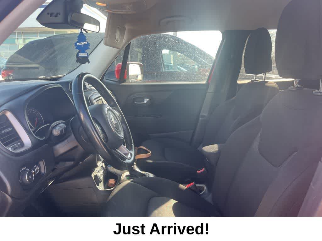 Thumbnail: 2015 Jeep Renegade - 8