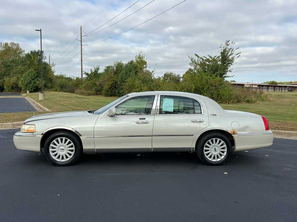 Thumbnail: 2005 Lincoln Town Car - 2