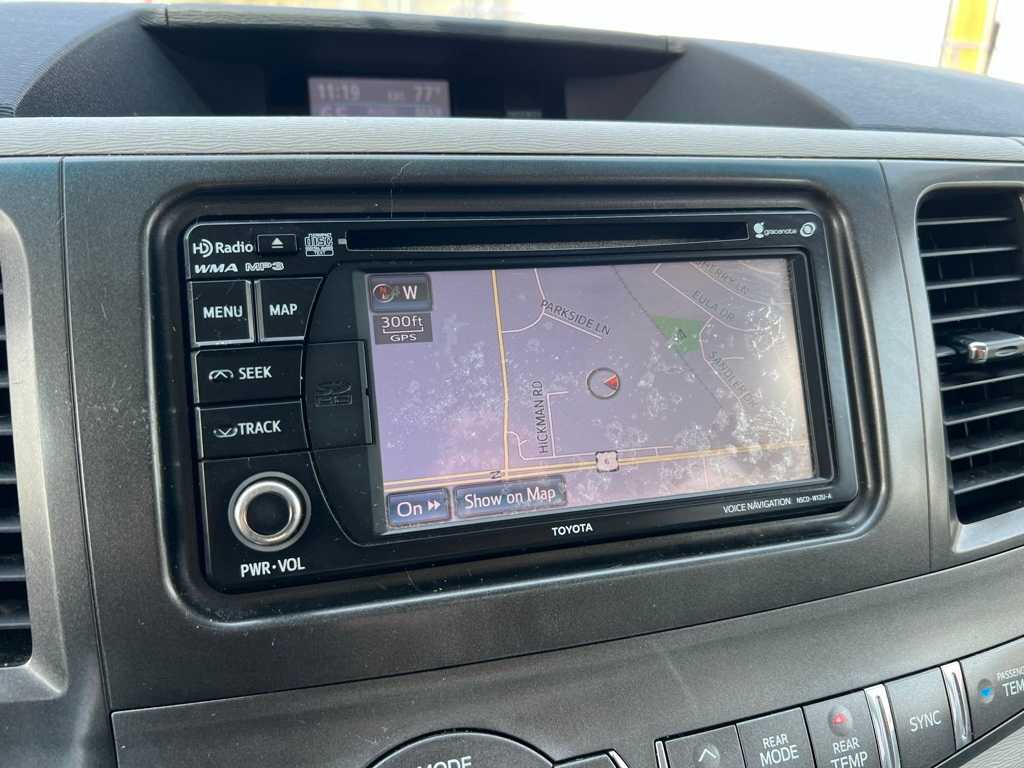 Thumbnail: 2012 Toyota Sienna - 38