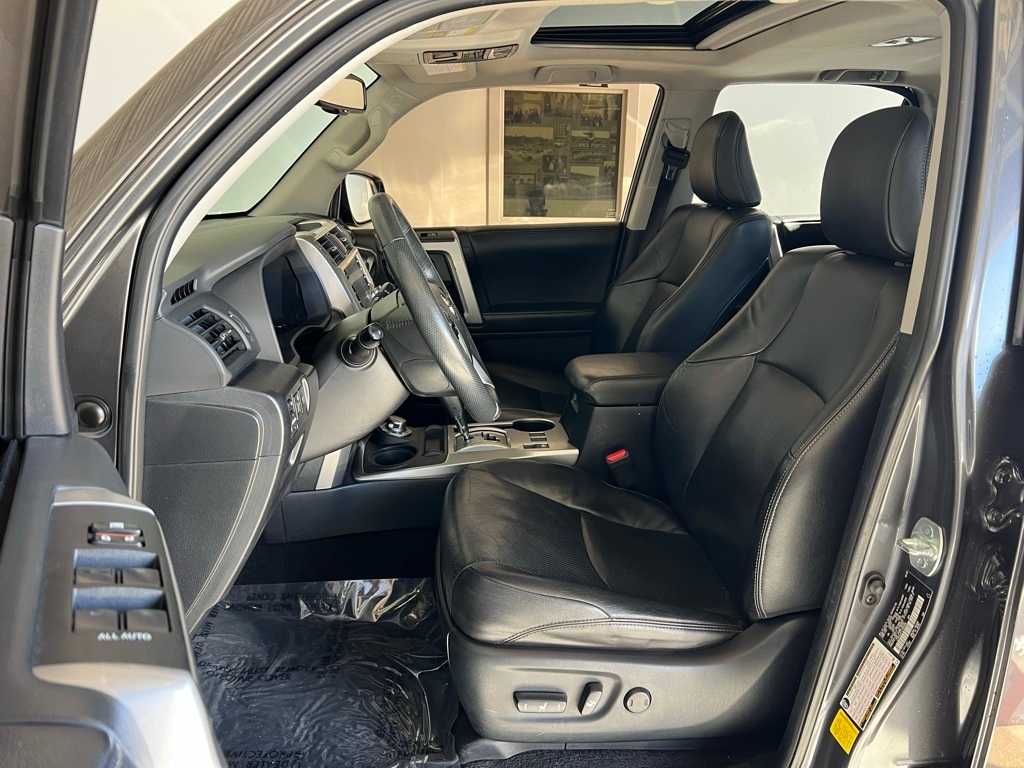 Thumbnail: 2020 Toyota 4Runner - 14