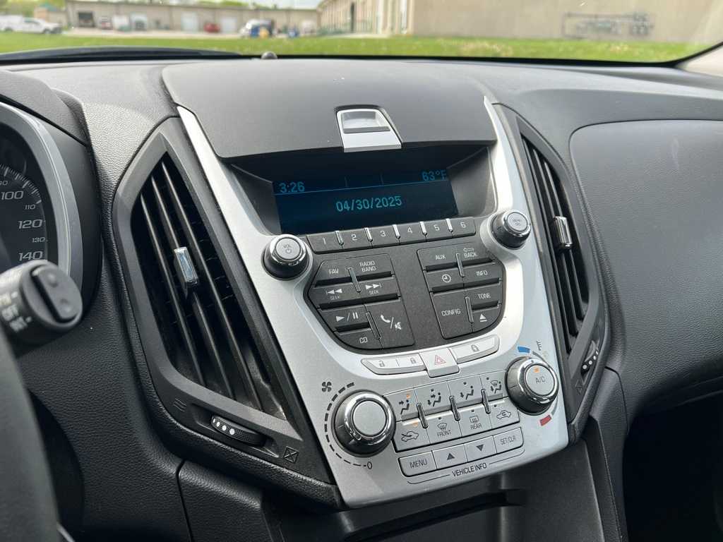2014 Chevrolet Equinox LS 24
