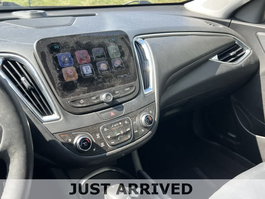 Thumbnail: 2016 Chevrolet Malibu - 18