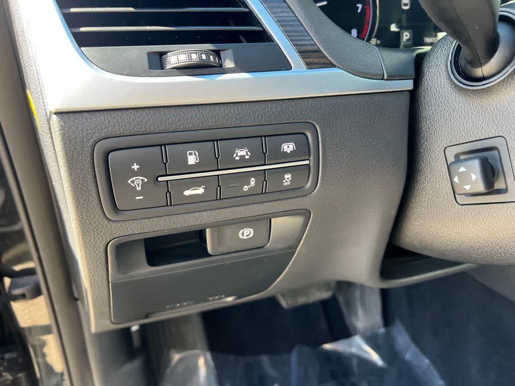 Thumbnail: 2015 Hyundai Genesis - 17