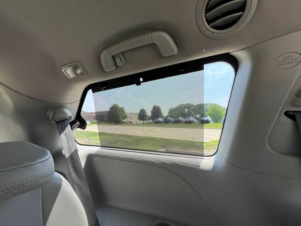 Thumbnail: 2012 Toyota Sienna - 29