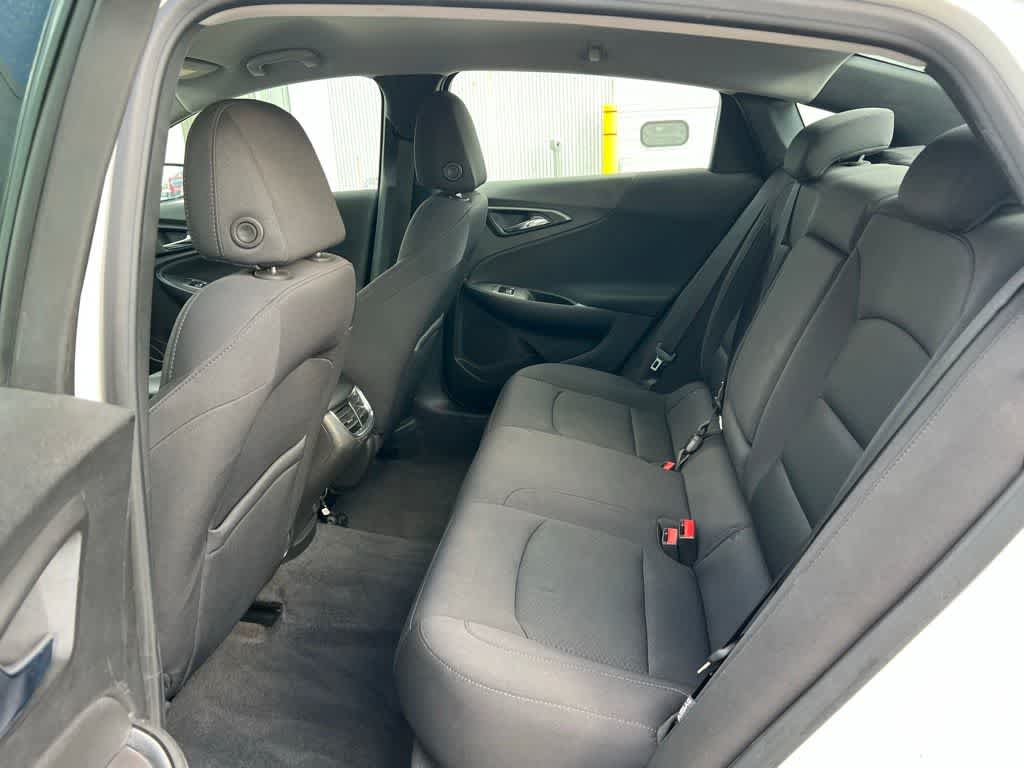 Thumbnail: 2017 Chevrolet Malibu - 14