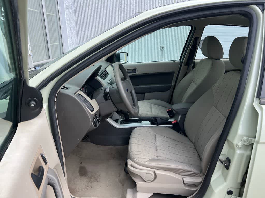 Thumbnail: 2010 Ford Focus - 14