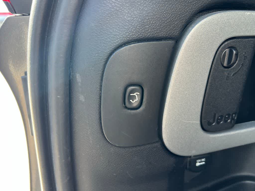 Thumbnail: 2014 Jeep Cherokee - 28