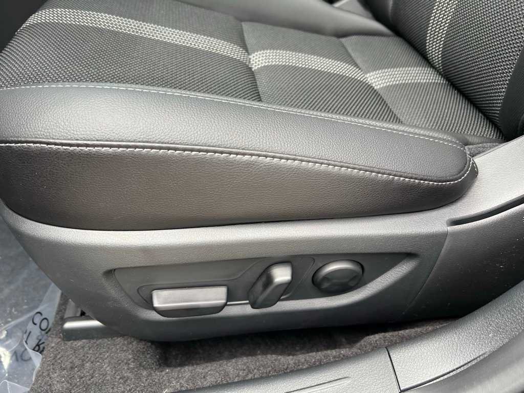 Thumbnail: 2025 Mazda CX-50 - 15