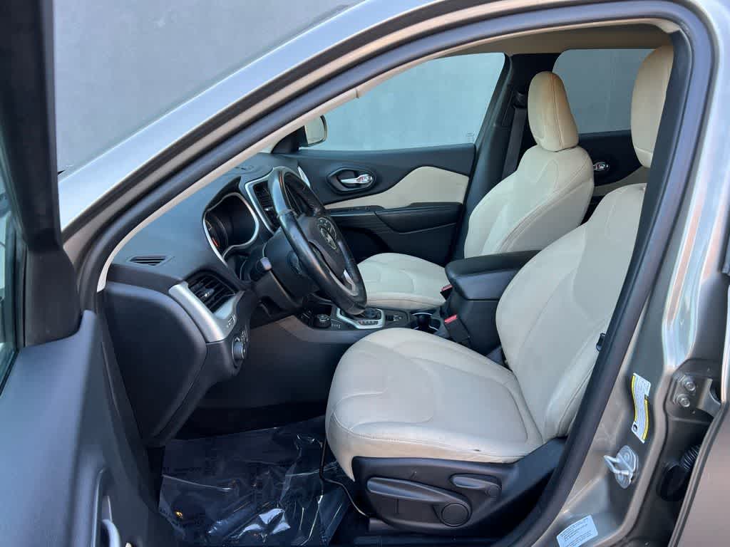 Thumbnail: 2016 Jeep Cherokee - 12