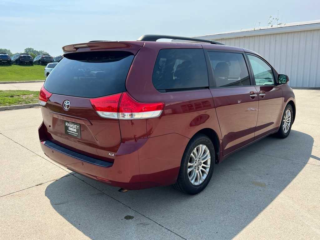 Thumbnail: 2012 Toyota Sienna - 5