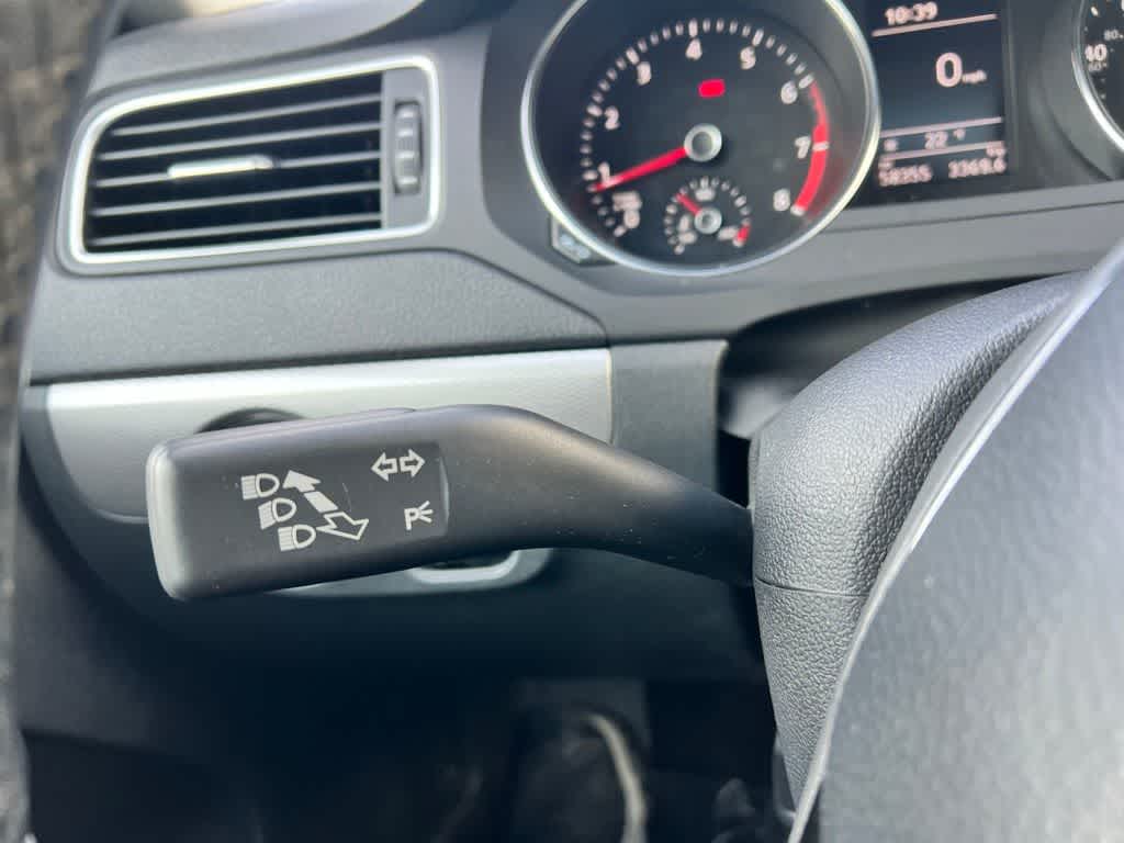 Thumbnail: 2017 Volkswagen Jetta - 35