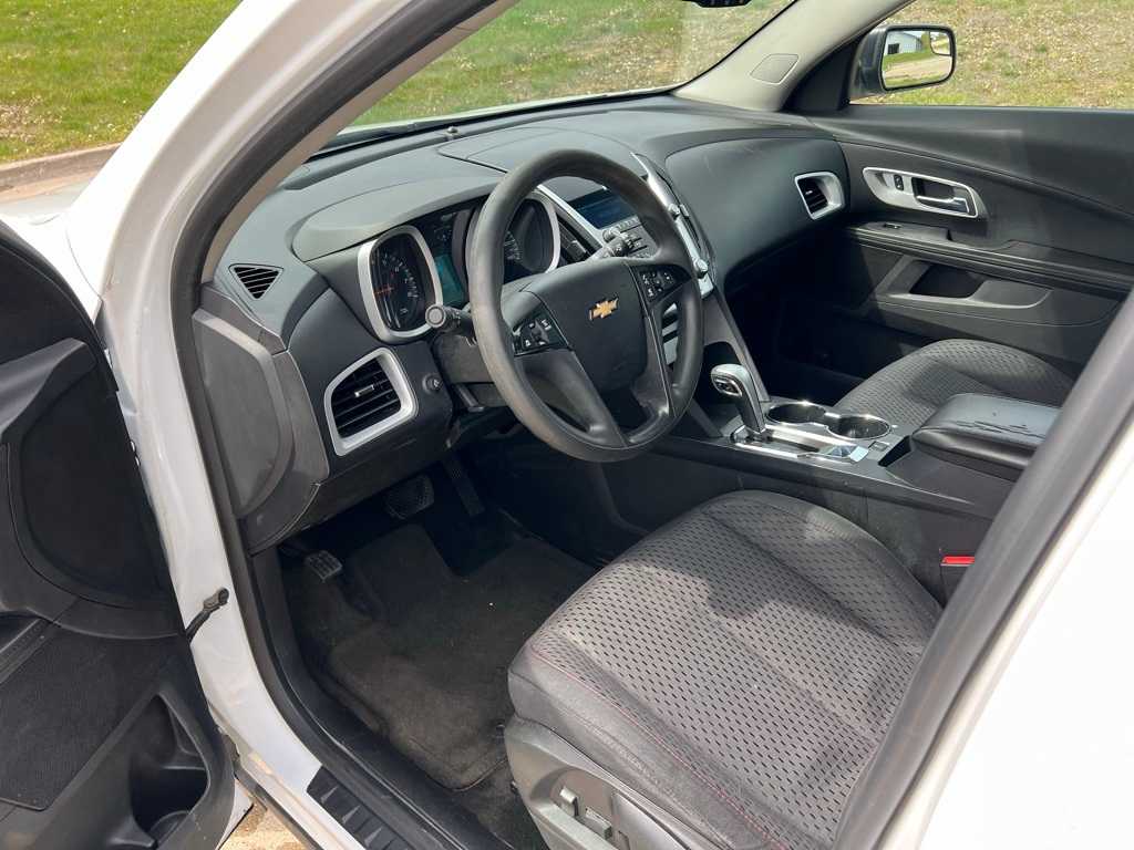 2014 Chevrolet Equinox LS 11