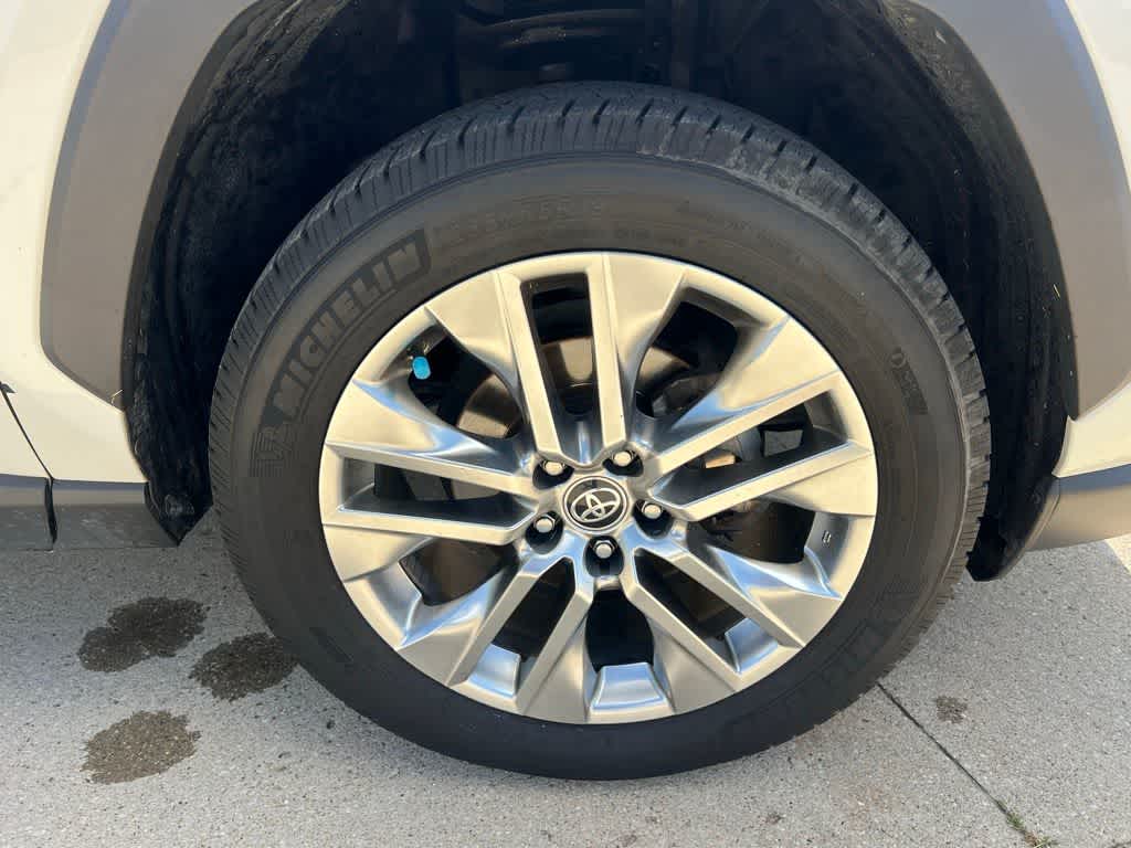 Thumbnail: 2020 Toyota RAV4 - 12