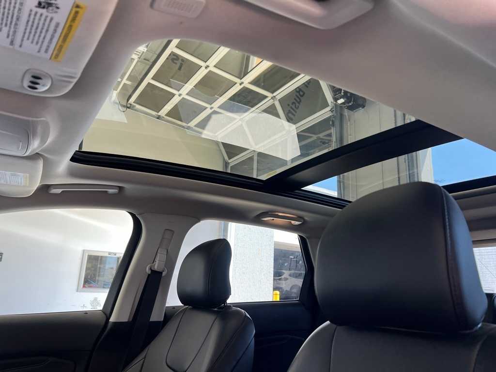 Thumbnail: 2019 Ford Edge - 14