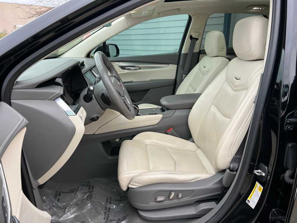 Thumbnail: 2017 Cadillac XT5 - 15