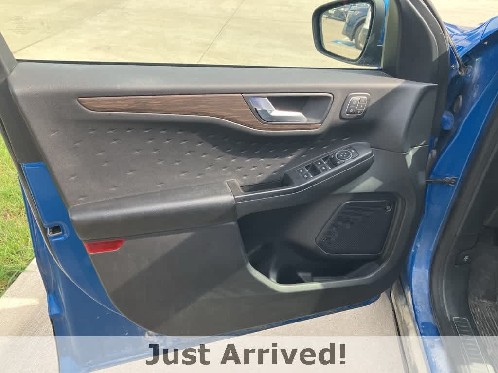 Thumbnail: 2020 Ford Escape - 9