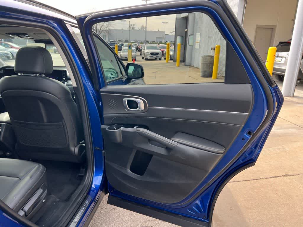 Thumbnail: 2023 Kia Sorento - 34