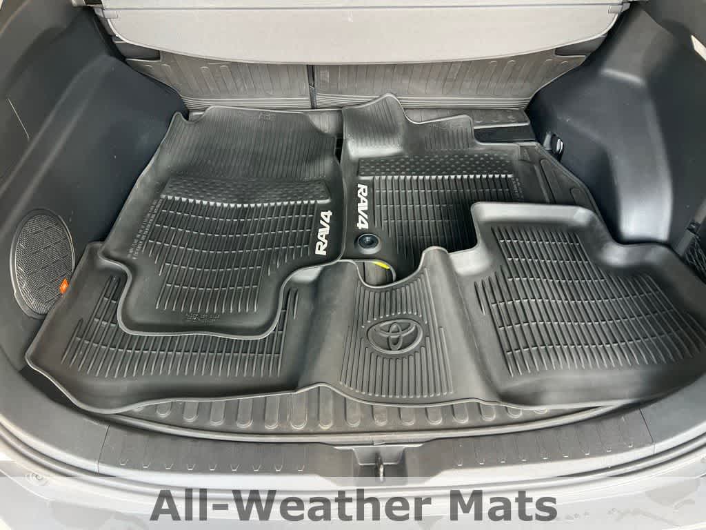 Thumbnail: 2020 Toyota RAV4 - 31