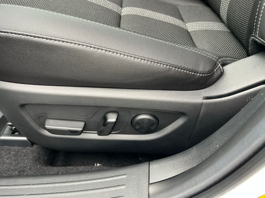 Thumbnail: 2025 Mazda CX-50 - 15