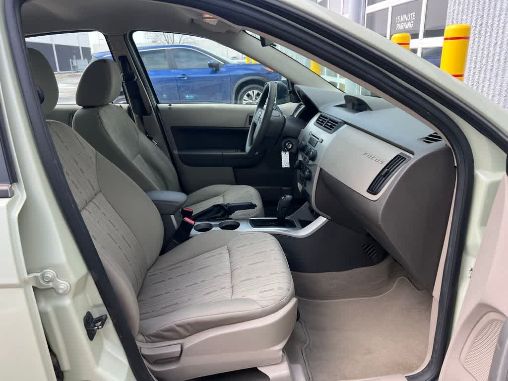 Thumbnail: 2010 Ford Focus - 23