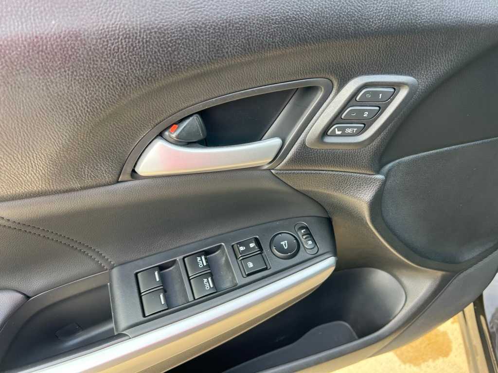 Thumbnail: 2013 Honda Crosstour - 18