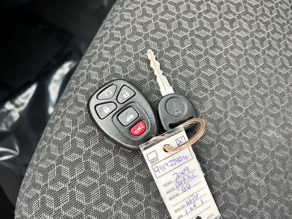 Thumbnail: 2009 Pontiac G6 - 32