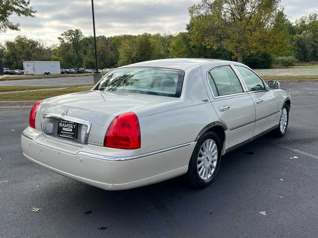 Thumbnail: 2005 Lincoln Town Car - 5