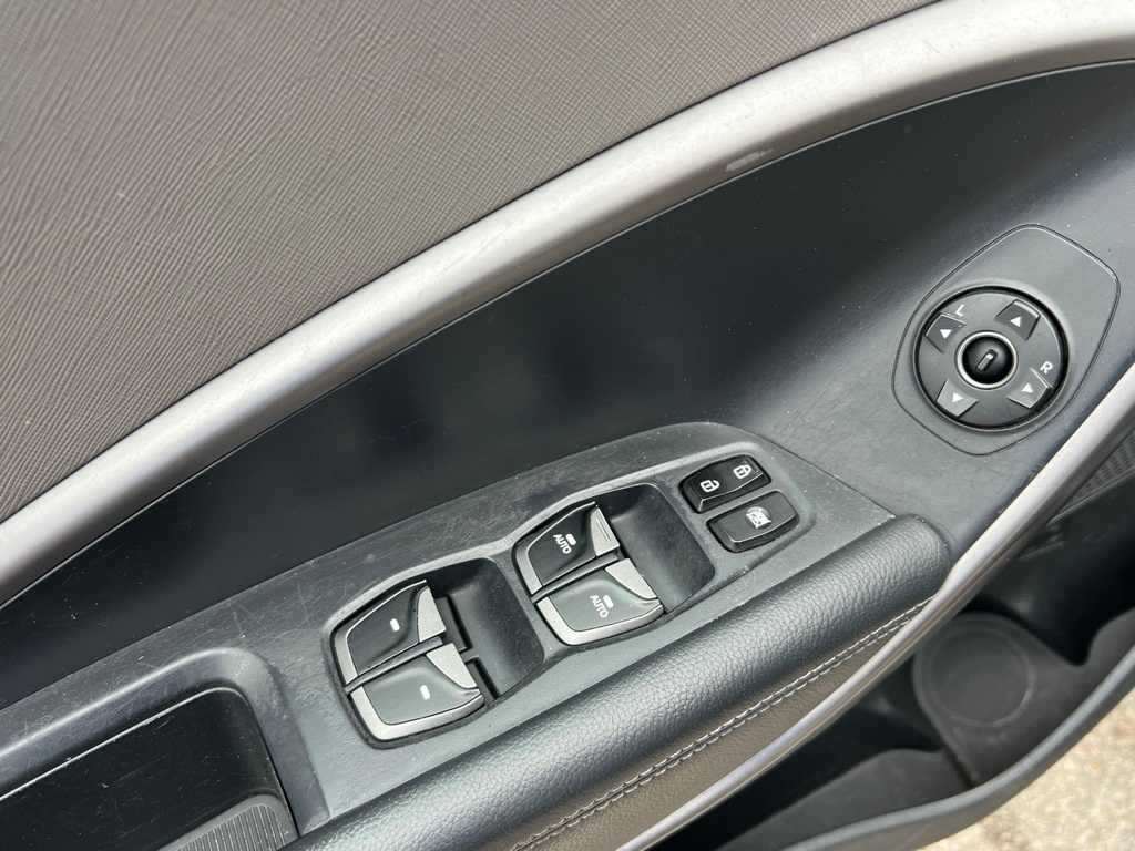 Thumbnail: 2015 Hyundai Santa Fe - 13