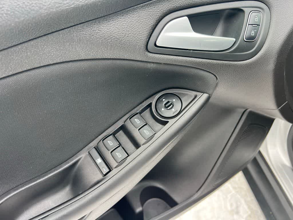 Thumbnail: 2017 Ford Focus - 12