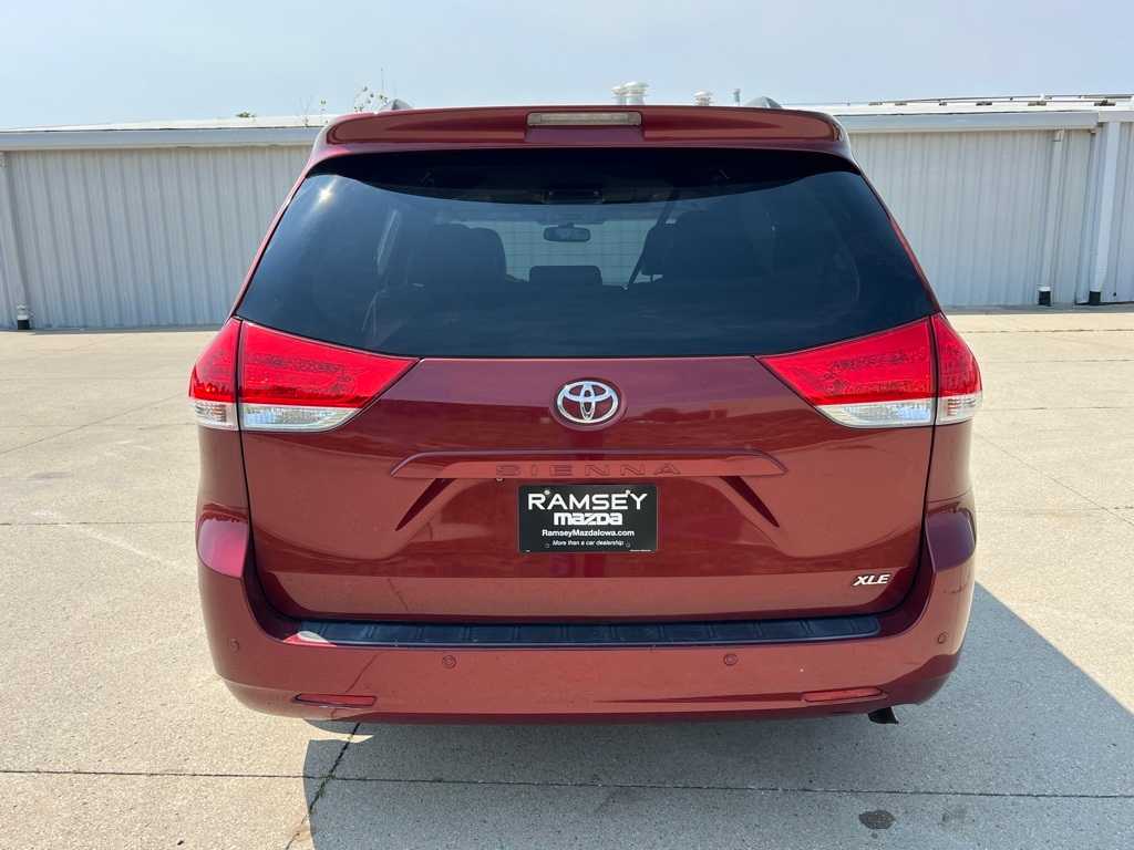 Thumbnail: 2012 Toyota Sienna - 4