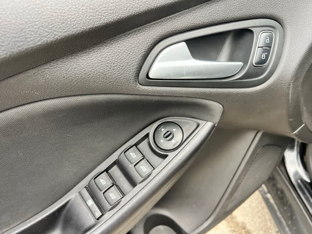 Thumbnail: 2016 Ford Focus - 16