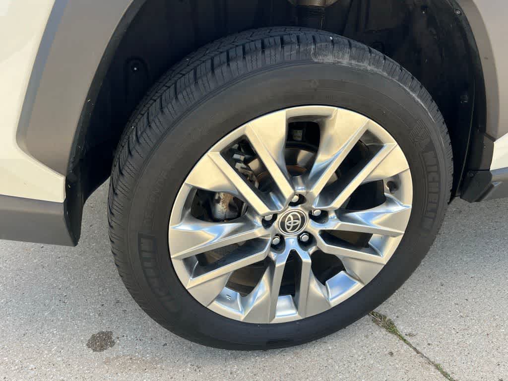 Thumbnail: 2020 Toyota RAV4 - 11