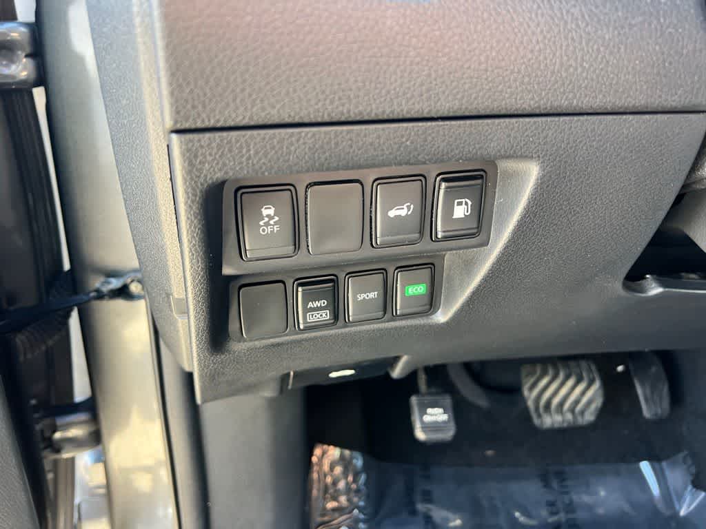 Thumbnail: 2018 Nissan Rogue - 16